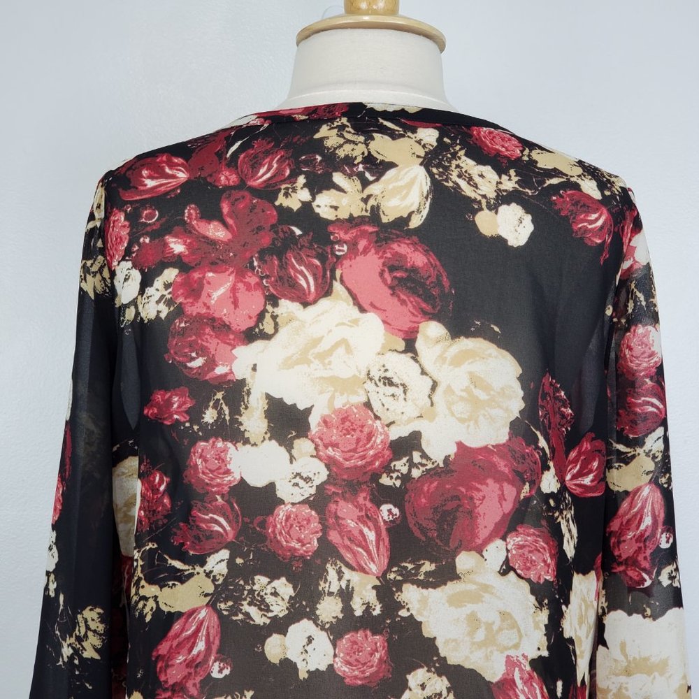 LOFT Outlet Sheer to Semi-Sheer Floral Feminine Button Up Top Blouse Size M - Picture 7 of 11